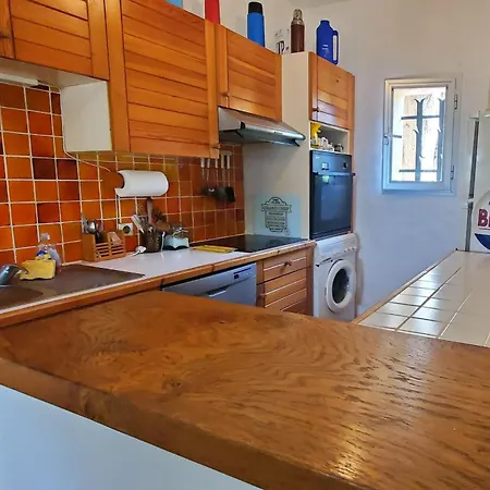 Spacious House With Pool Close To The Sea