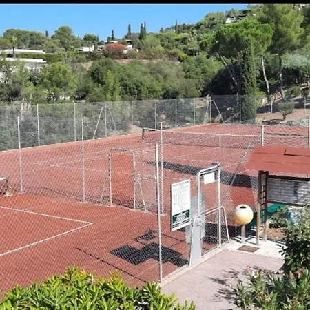 Spacious House With Pool Close To The Sea *