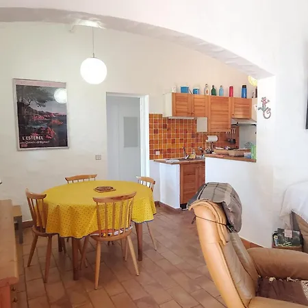 Spacious House With Pool Close To The Sea Saint-Raphaël