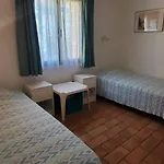 Σπίτι διακοπών Spacious House With Pool Close To The Sea