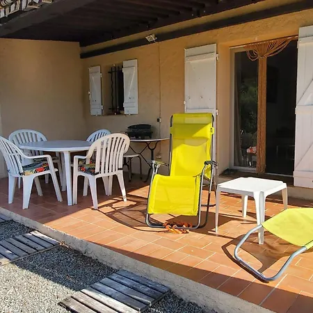 Сasa de vacaciones Spacious House With Pool Close To The Sea