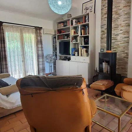 Spacious House With Pool Close To The Sea Сasa de vacaciones