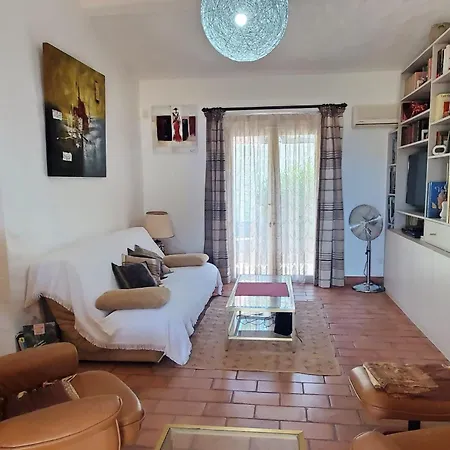 Spacious House With Pool Close To The Sea Сasa de vacaciones *
