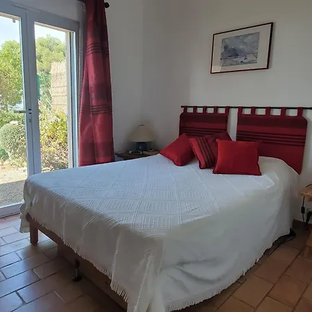 Spacious House With Pool Close To The Sea Сasa de vacaciones Saint-Raphaël