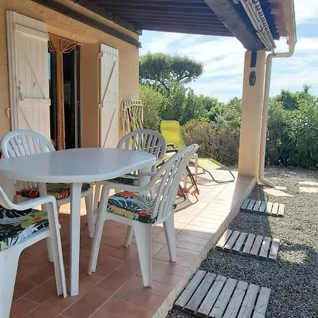 Сasa de vacaciones Spacious House With Pool Close To The Sea