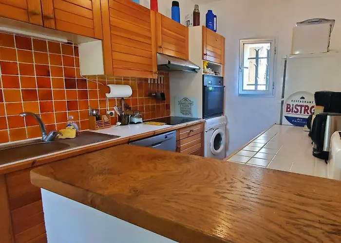 Spacious House With Pool Close To The Sea