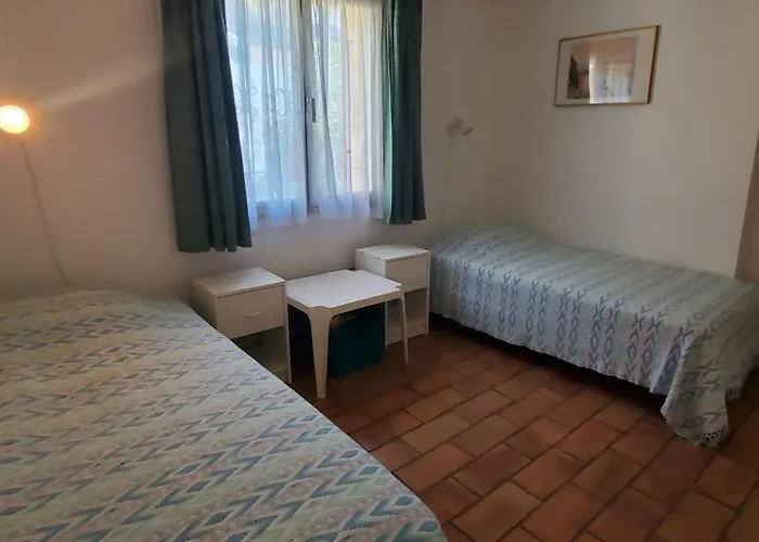 Сasa de vacaciones Spacious House With Pool Close To The Sea