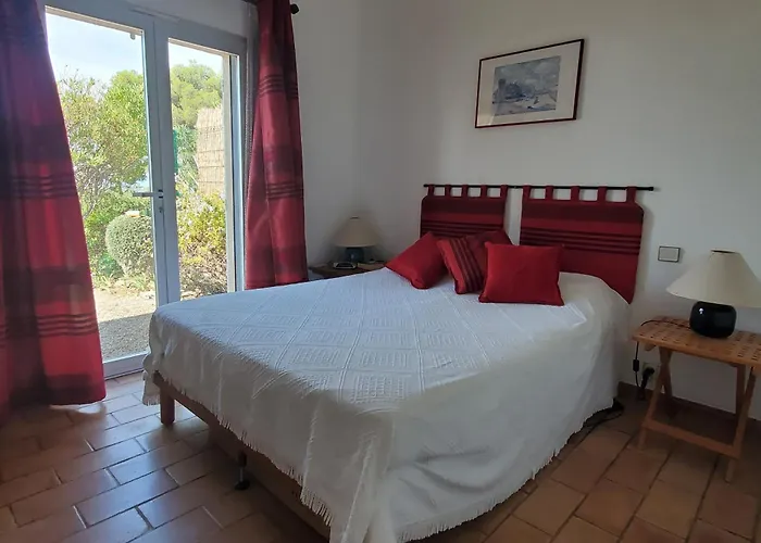 Spacious House With Pool Close To The Sea Feriehus *