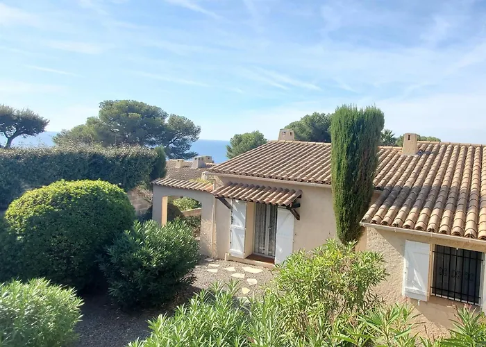 Spacious House With Pool Close To The Sea Сasa de vacaciones Saint-Raphaël