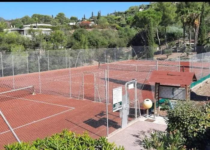 Spacious House With Pool Close To The Sea *