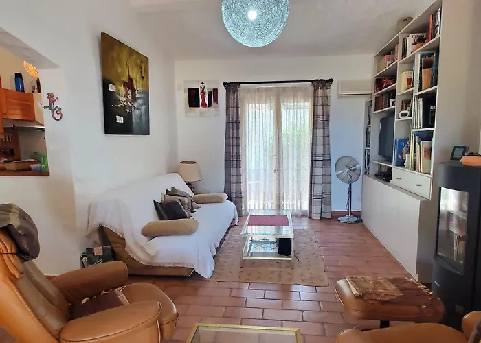 Spacious House With Pool Close To The Sea Сasa de vacaciones