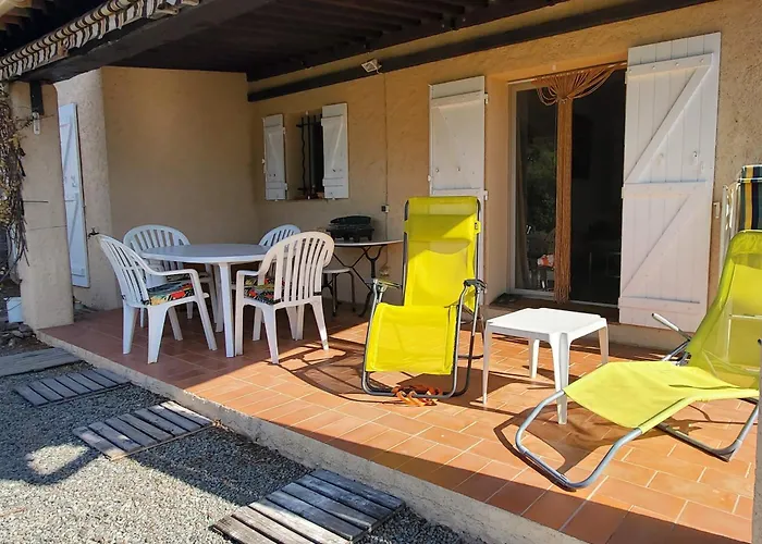 Сasa de vacaciones Spacious House With Pool Close To The Sea