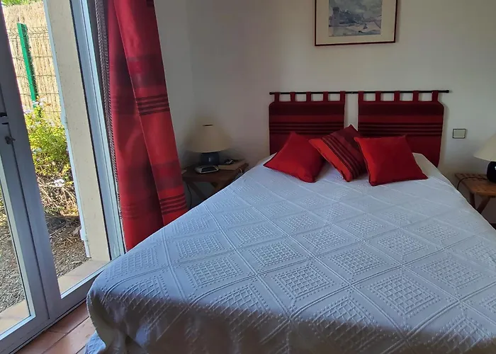 Сasa de vacaciones Spacious House With Pool Close To The Sea Saint-Raphaël