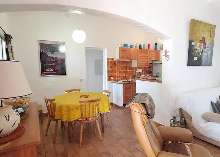 Spacious House With Pool Close To The Sea Saint-Raphaël