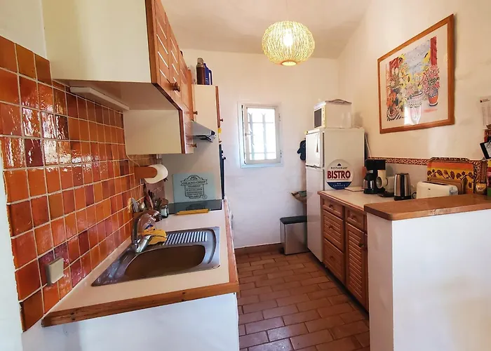 Сasa de vacaciones Spacious House With Pool Close To The Sea *